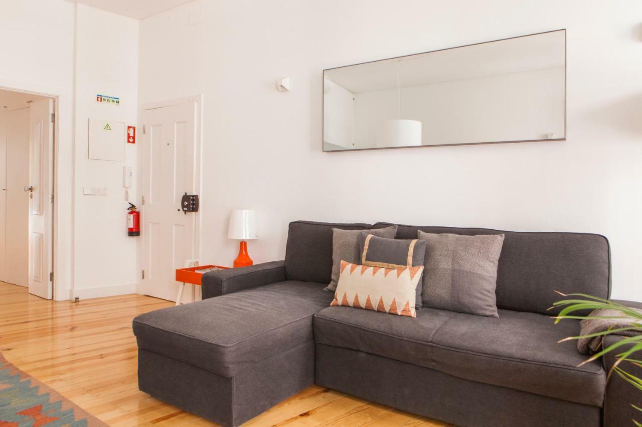 Cozy 1St Floor Flat Central Chiado District With Balconies And Ac 19Th Century Building Lisboa Екстериор снимка