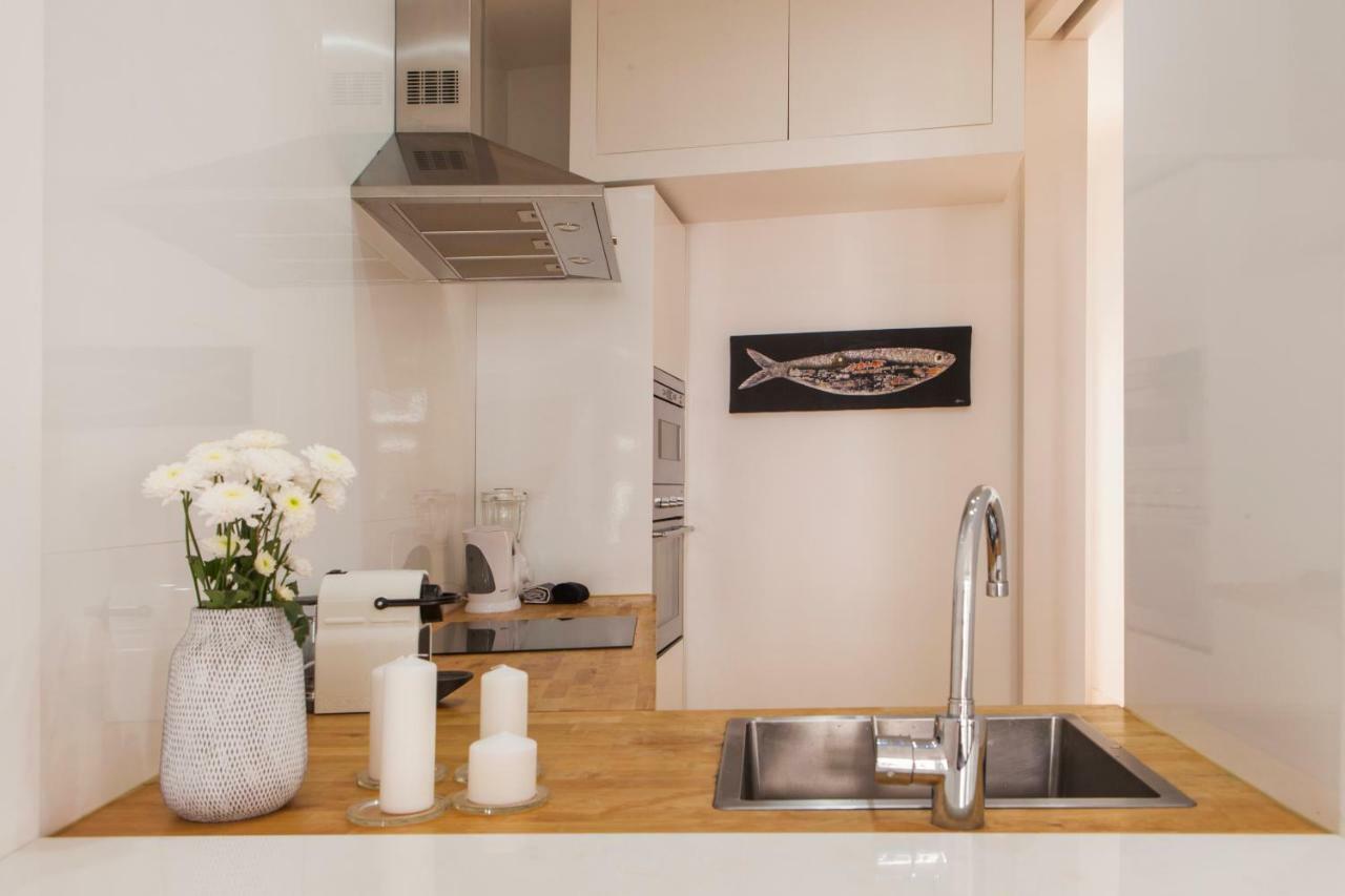 Cozy 1St Floor Flat Central Chiado District With Balconies And Ac 19Th Century Building Lisboa Екстериор снимка