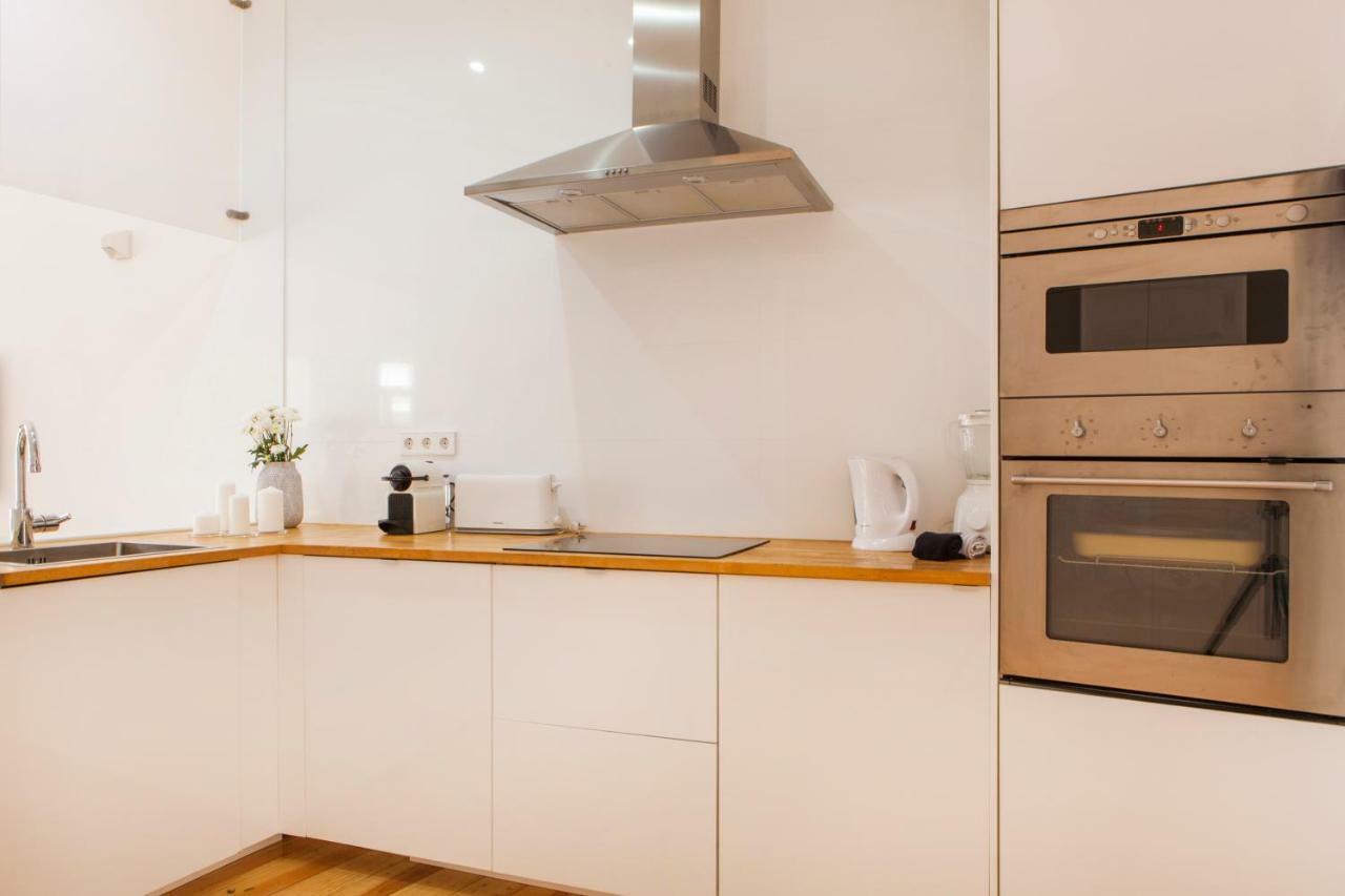 Cozy 1St Floor Flat Central Chiado District With Balconies And Ac 19Th Century Building Lisboa Екстериор снимка